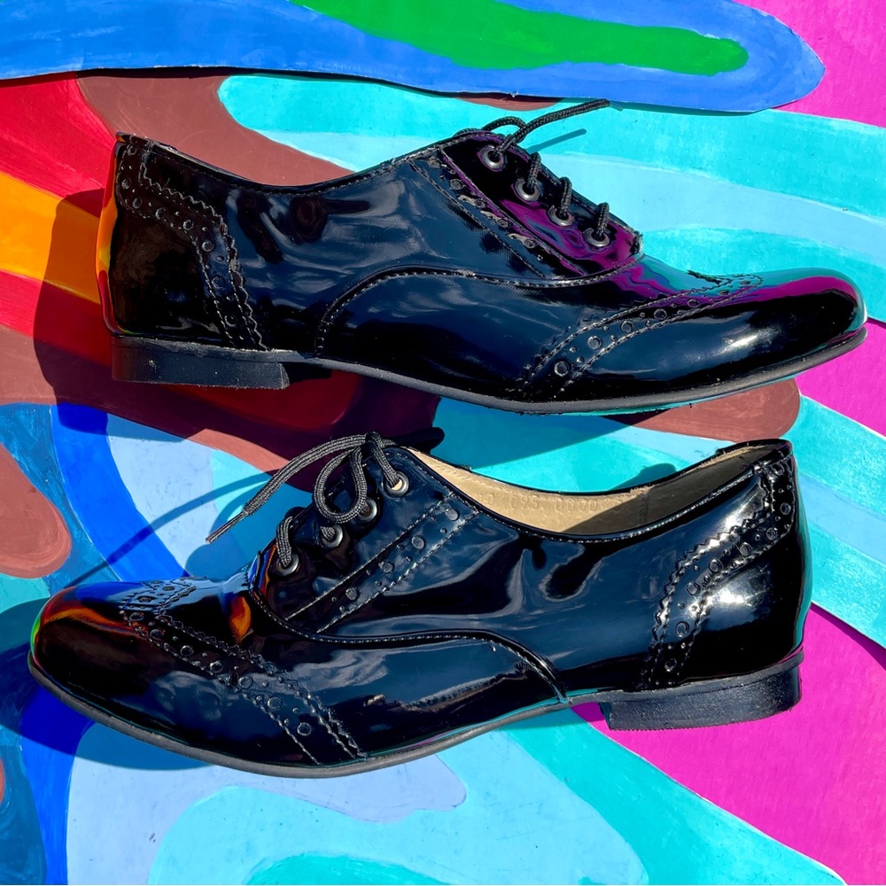 Black patent leather Women's Oxford Shoes size 6 - Picture 2 of 8